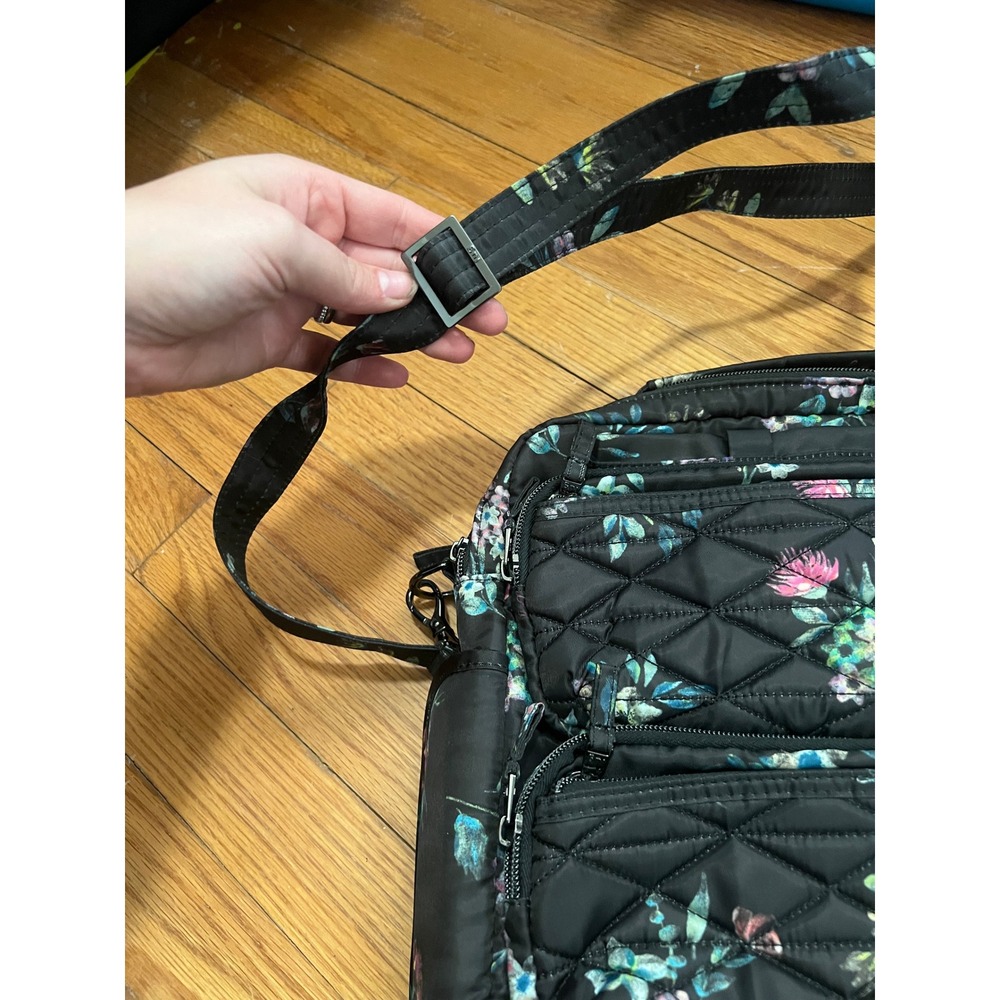 Lug Compass Crossbody Bag Travel Pockets Floral Quilted Women Accessories - Picture 2 of 8